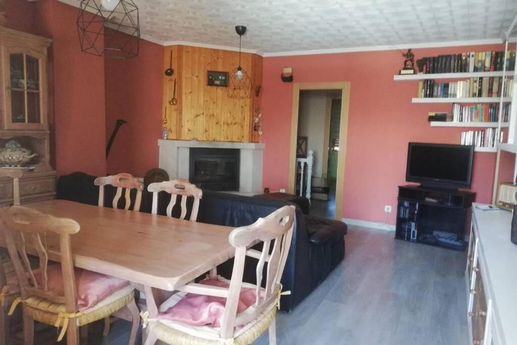 Casa Con Terraza/Confortable House With Terrace Aigues Dış mekan fotoğraf